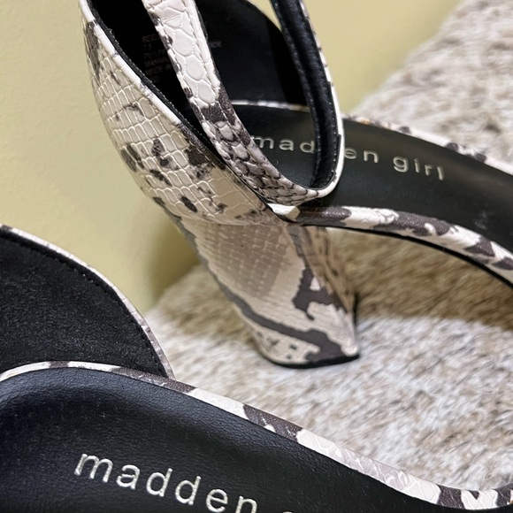 Madden Girl Platform Open Toe Snake Print Pattern Heels Size 7.5 - Picture 8 of 8